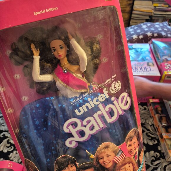 Set of 3 Unicef 1989 Barbies in Box - Picture 6 of 8